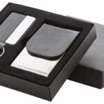 SET ZA VIZITKE PLUS KLJUČEVE CRNO-SREBRNI * DO ISTEKA ZALIHA