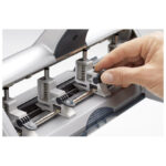 Bušač 4 rupe do 30 listova Akto Leitz 51140184 - Slika 4